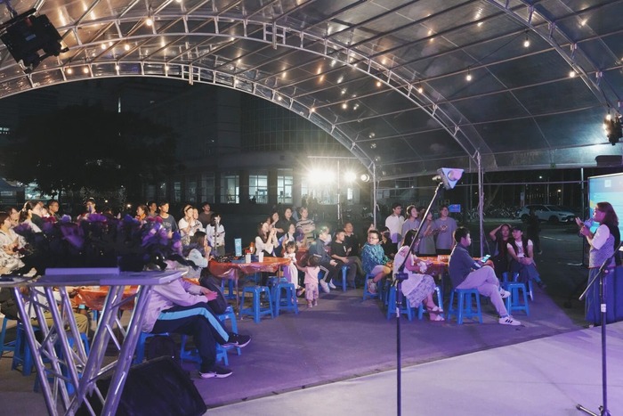 【原資新聞📰】東華大學原資中心舉辦全民原教「請你了解我的明白」活動，結合東華夜市「畢業最終場，青春再開場！」以文化交流串聯校園生活，打造友善多元的原教現場圖片