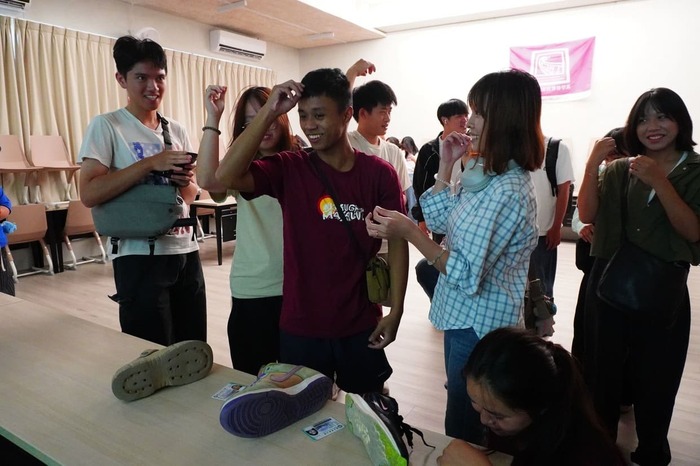 新生在輕鬆歡樂的氛圍中建立新的默契。圖片